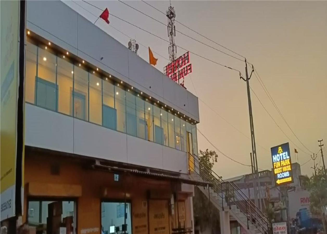 Hotel Fun Park Sānand Exterior foto